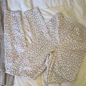 Lulu's Beige and White Leopard Print Leggings